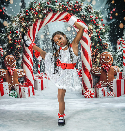 20251207-Dance-Station-Studios-Christmas-Portraits-4117