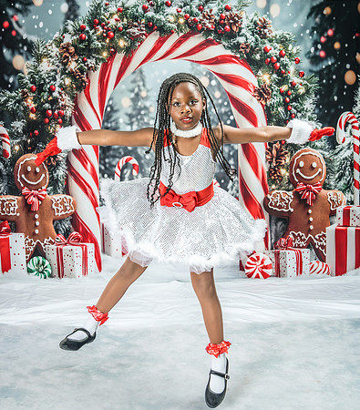 20251207-Dance-Station-Studios-Christmas-Portraits-4130