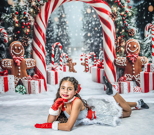 20251207-Dance-Station-Studios-Christmas-Portraits-4137
