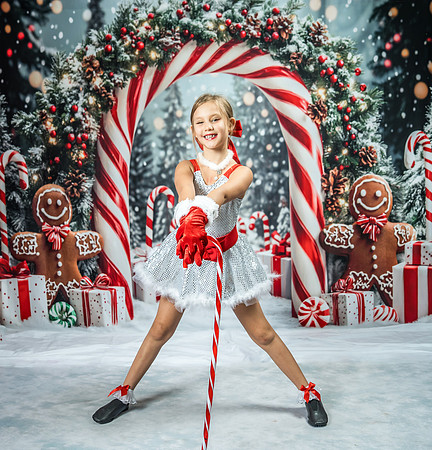 20251207-Dance-Station-Studios-Christmas-Portraits-4151