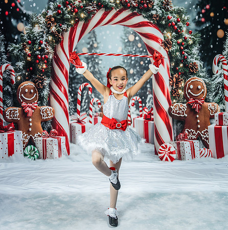 20251207-Dance-Station-Studios-Christmas-Portraits-3684