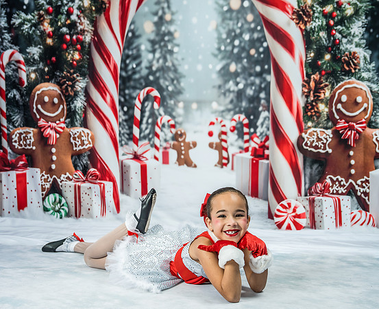 20251207-Dance-Station-Studios-Christmas-Portraits-3686