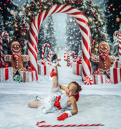 20251207-Dance-Station-Studios-Christmas-Portraits-3683