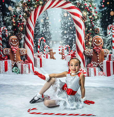 20251207-Dance-Station-Studios-Christmas-Portraits-3676