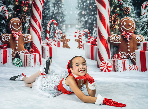 20251207-Dance-Station-Studios-Christmas-Portraits-3687