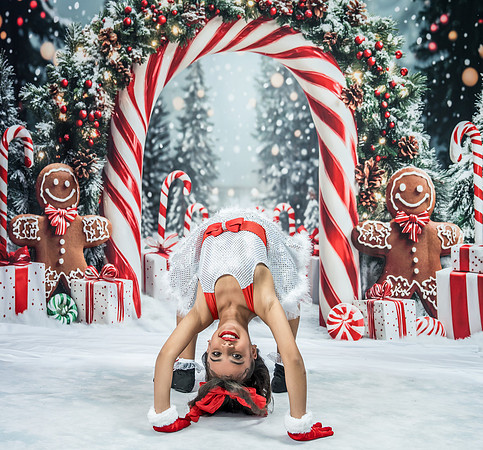 20251207-Dance-Station-Studios-Christmas-Portraits-3697