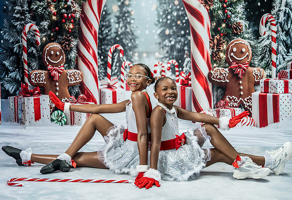 20251207-Dance-Station-Studios-Christmas-Portraits-3700