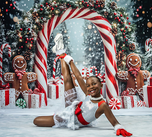 20251207-Dance-Station-Studios-Christmas-Portraits-3740