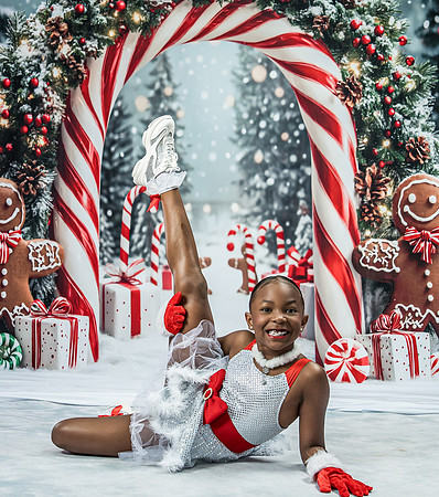 20251207-Dance-Station-Studios-Christmas-Portraits-3745