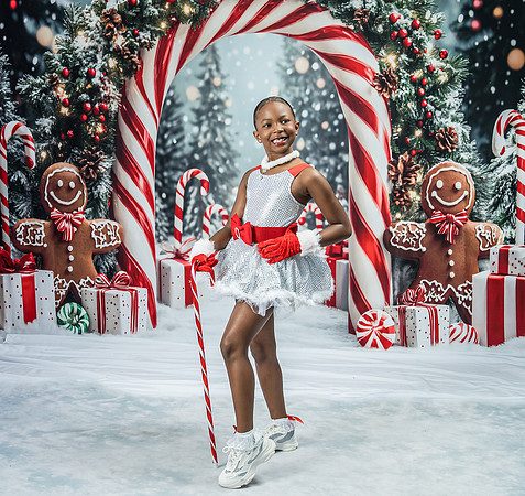 20251207-Dance-Station-Studios-Christmas-Portraits-3746