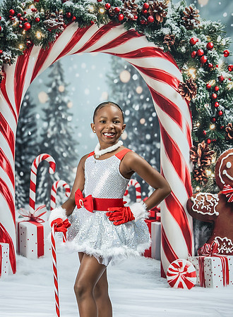 20251207-Dance-Station-Studios-Christmas-Portraits-3748