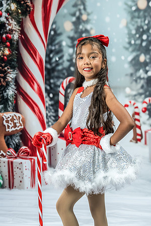 20251207-Dance-Station-Studios-Christmas-Portraits-3760