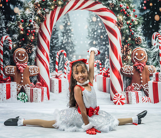 20251207-Dance-Station-Studios-Christmas-Portraits-3759