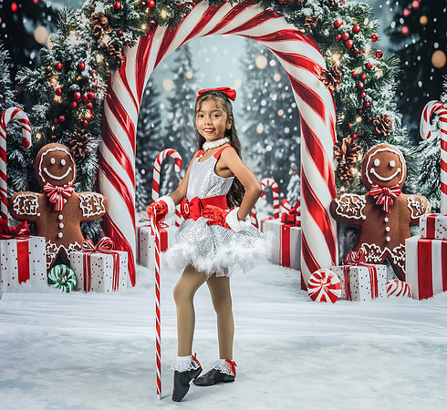 20251207-Dance-Station-Studios-Christmas-Portraits-3762