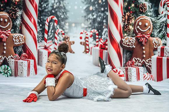 20251207-Dance-Station-Studios-Christmas-Portraits-3767