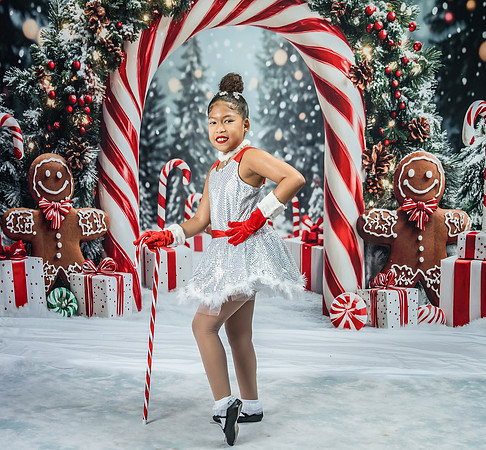 20251207-Dance-Station-Studios-Christmas-Portraits-3768