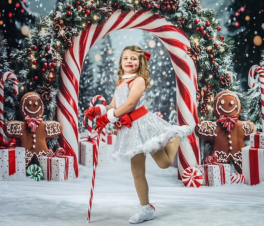 20251207-Dance-Station-Studios-Christmas-Portraits-3785