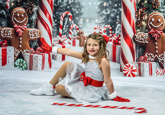 20251207-Dance-Station-Studios-Christmas-Portraits-3787
