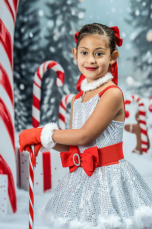 20251207-Dance-Station-Studios-Christmas-Portraits-3790