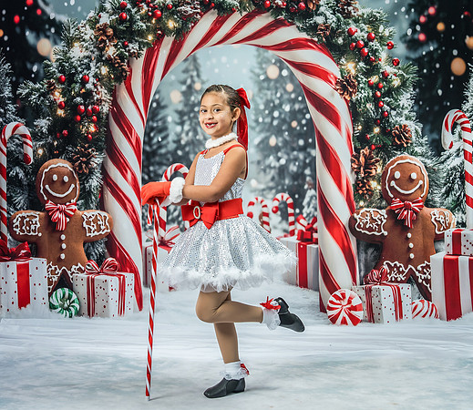 20251207-Dance-Station-Studios-Christmas-Portraits-3792
