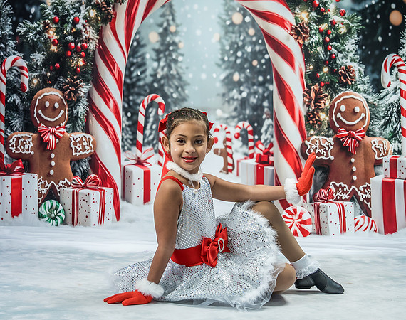 20251207-Dance-Station-Studios-Christmas-Portraits-3813