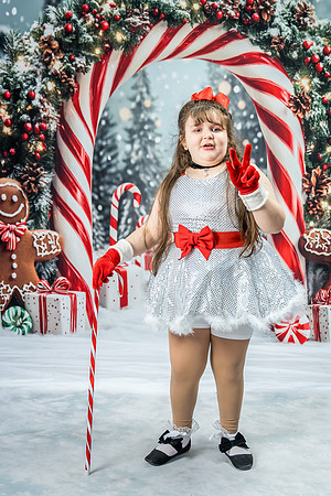 20251207-Dance-Station-Studios-Christmas-Portraits-3828