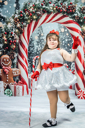 20251207-Dance-Station-Studios-Christmas-Portraits-3834