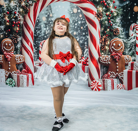 20251207-Dance-Station-Studios-Christmas-Portraits-3814