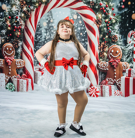 20251207-Dance-Station-Studios-Christmas-Portraits-3816