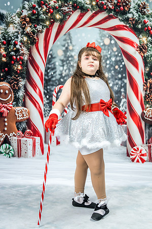 20251207-Dance-Station-Studios-Christmas-Portraits-3839