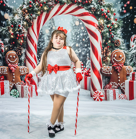 20251207-Dance-Station-Studios-Christmas-Portraits-3843