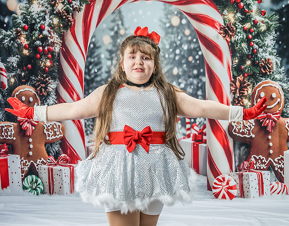 20251207-Dance-Station-Studios-Christmas-Portraits-3853