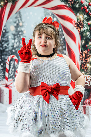 20251207-Dance-Station-Studios-Christmas-Portraits-3870