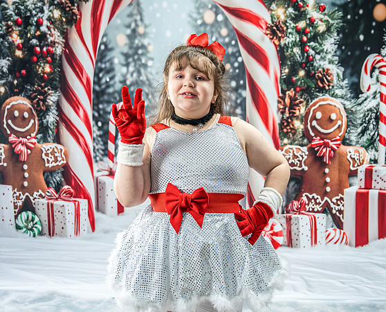 20251207-Dance-Station-Studios-Christmas-Portraits-3868