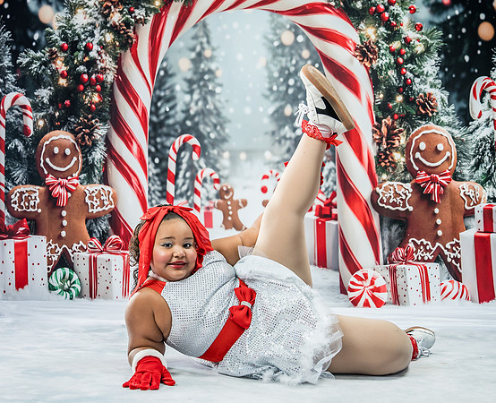 20251207-Dance-Station-Studios-Christmas-Portraits-3875