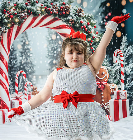 20251207-Dance-Station-Studios-Christmas-Portraits-3874