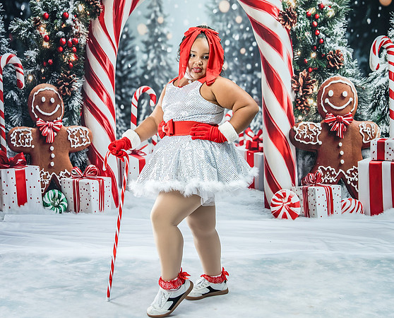 20251207-Dance-Station-Studios-Christmas-Portraits-3882