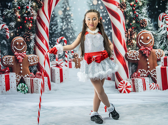 20251207-Dance-Station-Studios-Christmas-Portraits-3891