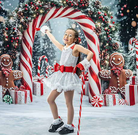 20251207-Dance-Station-Studios-Christmas-Portraits-3885