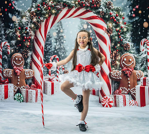 20251207-Dance-Station-Studios-Christmas-Portraits-3892