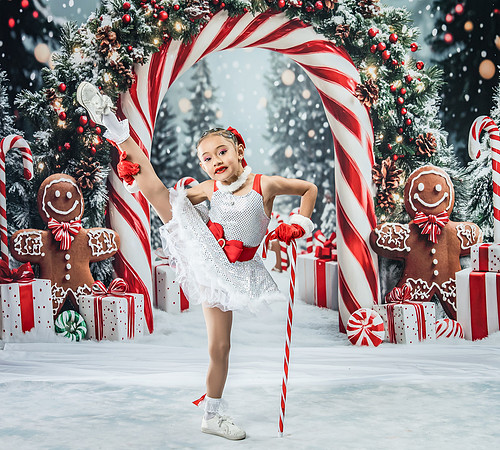 20251207-Dance-Station-Studios-Christmas-Portraits-3918