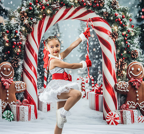 20251207-Dance-Station-Studios-Christmas-Portraits-3925