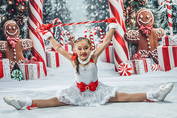 20251207-Dance-Station-Studios-Christmas-Portraits-3934-