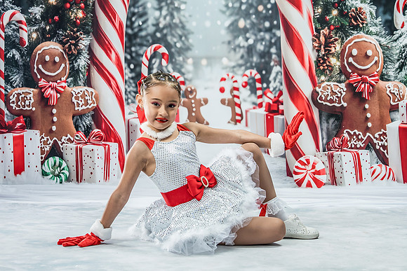 20251207-Dance-Station-Studios-Christmas-Portraits-3935-