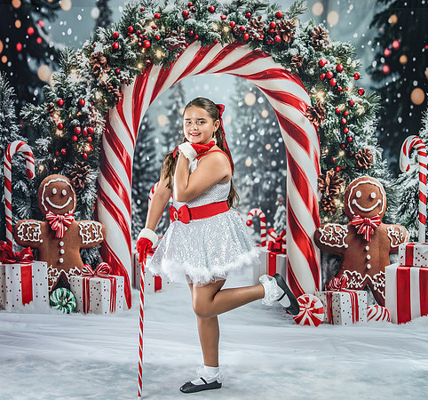 20251207-Dance-Station-Studios-Christmas-Portraits-3948