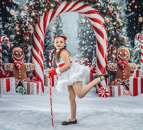 20251207-Dance-Station-Studios-Christmas-Portraits-3958