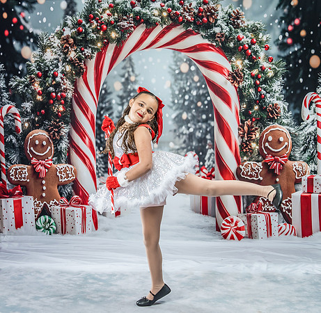 20251207-Dance-Station-Studios-Christmas-Portraits-3961