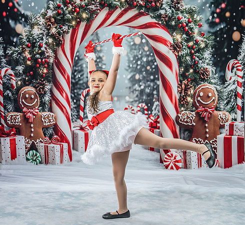 20251207-Dance-Station-Studios-Christmas-Portraits-3963