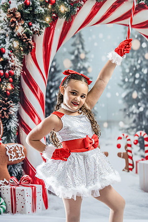 20251207-Dance-Station-Studios-Christmas-Portraits-3969