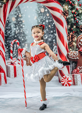 20251207-Dance-Station-Studios-Christmas-Portraits-3991